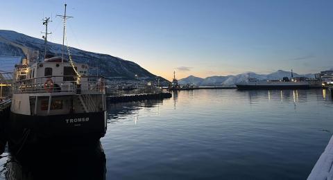 Bátur við bryggju í Tromsö